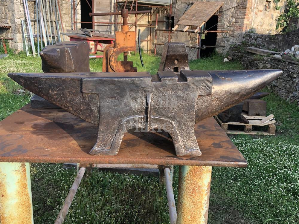 260 lbs old French pig anvil for files and hammers - Antica incudine francese per fare martelli e lime 118 kg