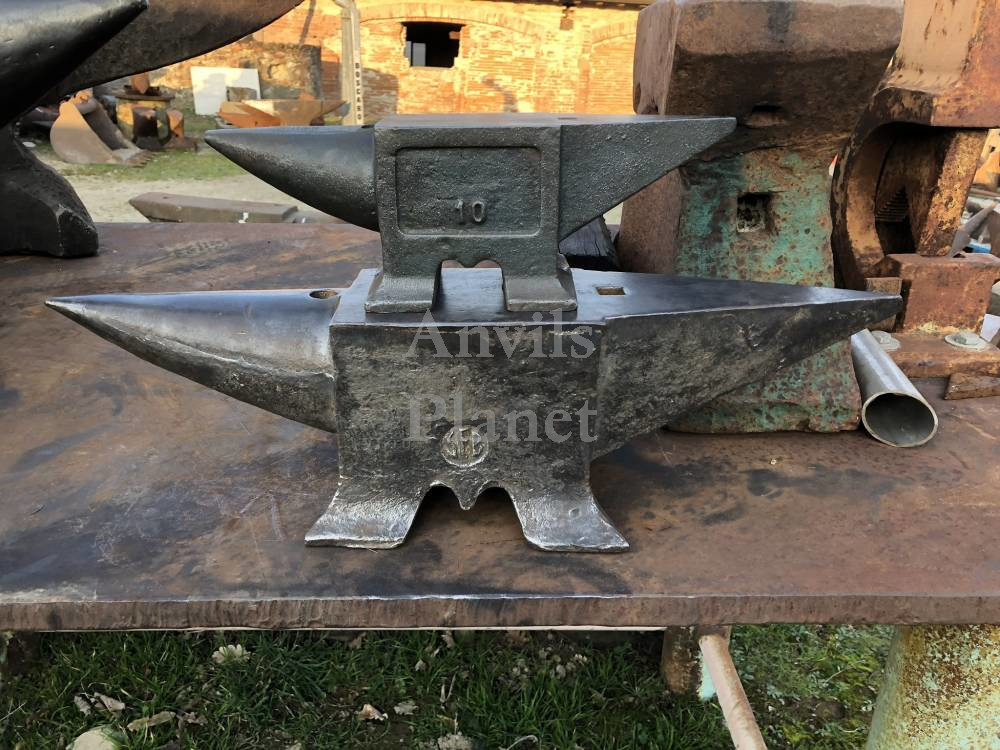 SOLD VINCE - 22 lbs - A Extra small Italian cast blacksmith anvil
