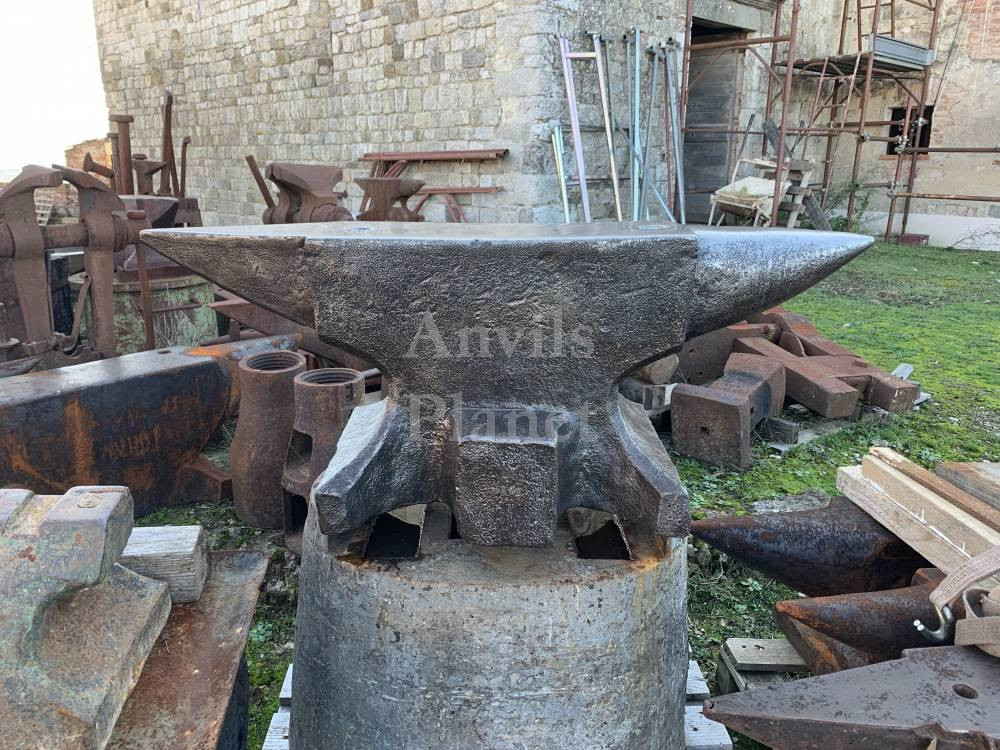 Extra large 692 pound massive Soding & Halbach forged anvil - Grossa Incudine tedesca marchiata S&H 314 kg