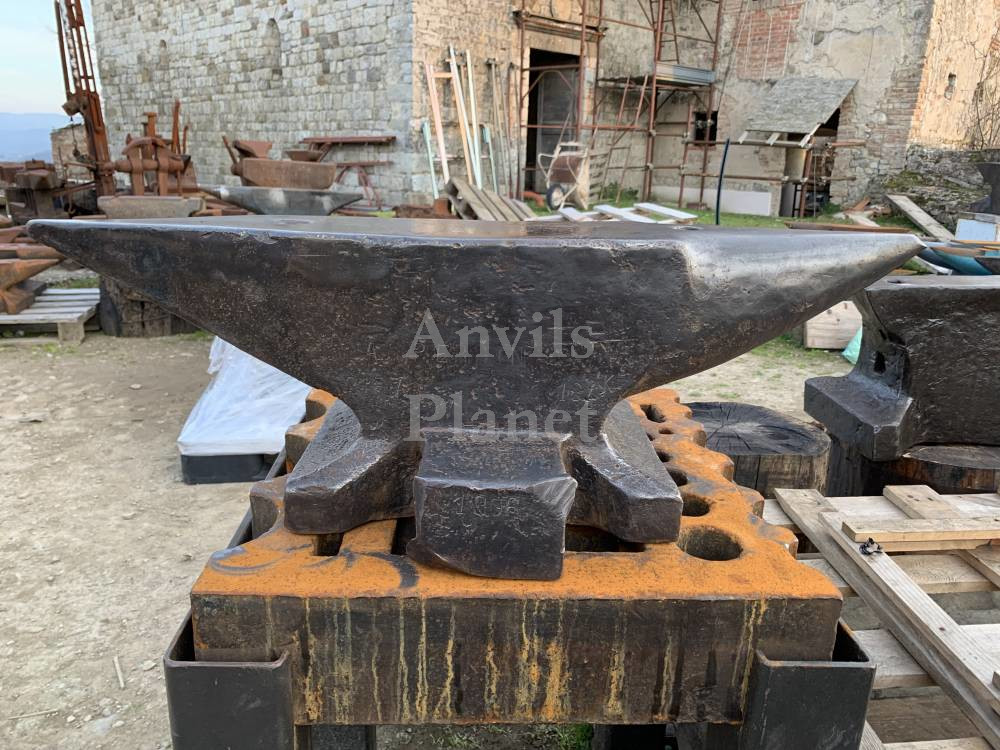 SPECIAL PRICE 361 pound French anvil marked A PERRIN dated 1906 - Incudine francese PERRIN 164 kg datata 1906