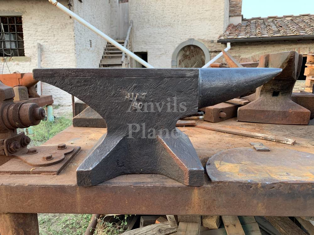 EXCELLENT CONDITIONS SINGLE HORN ANVIL MARKED UAT 198 lbs - INCUDINE CORNO SOLO PERFETTA 90 kg
