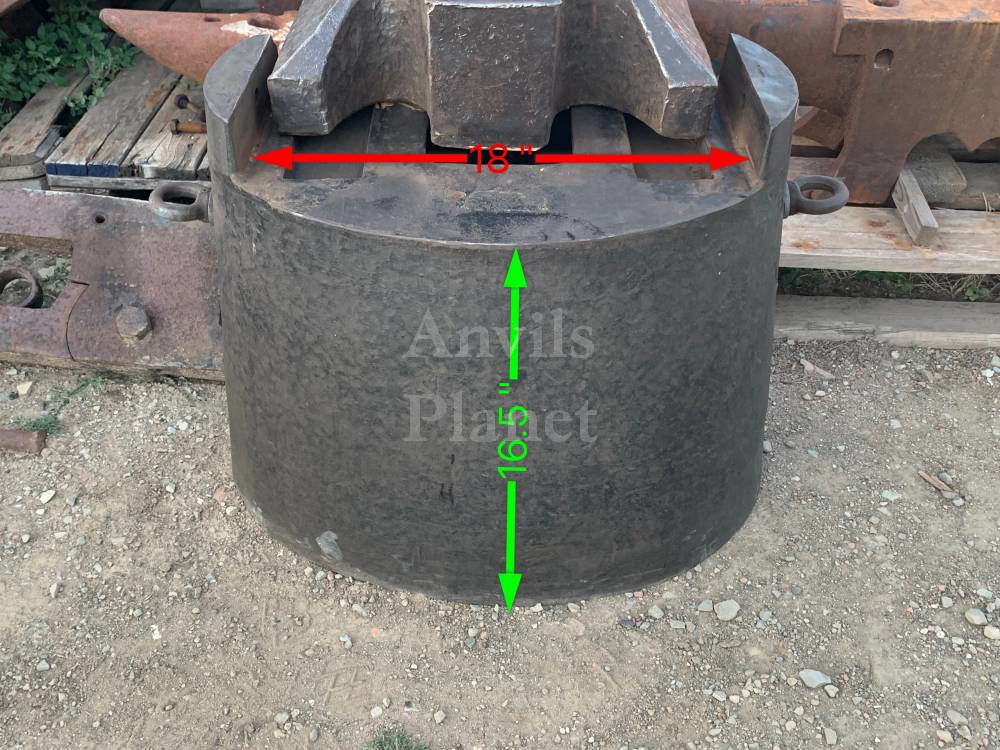 Excellent conditions Oval iron stand for medium/large size anvils - Base in metallo ovale condizioni eccellenti per incudini medio grandi