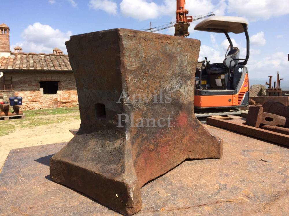 346 lbs Old forged saw maker anvil / Antica incudine forgiata speciale per seghe 157 kg